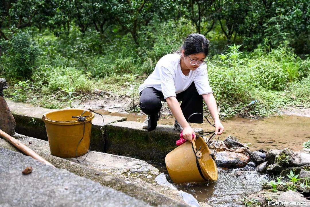 全网追的“扁担女孩”，找了一份暑假工，时薪12元 - 阿坝生活资讯 - 阿坝28生活网 ab.28life.com